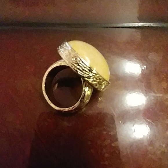 Gold Ring - Picture 2 of 3